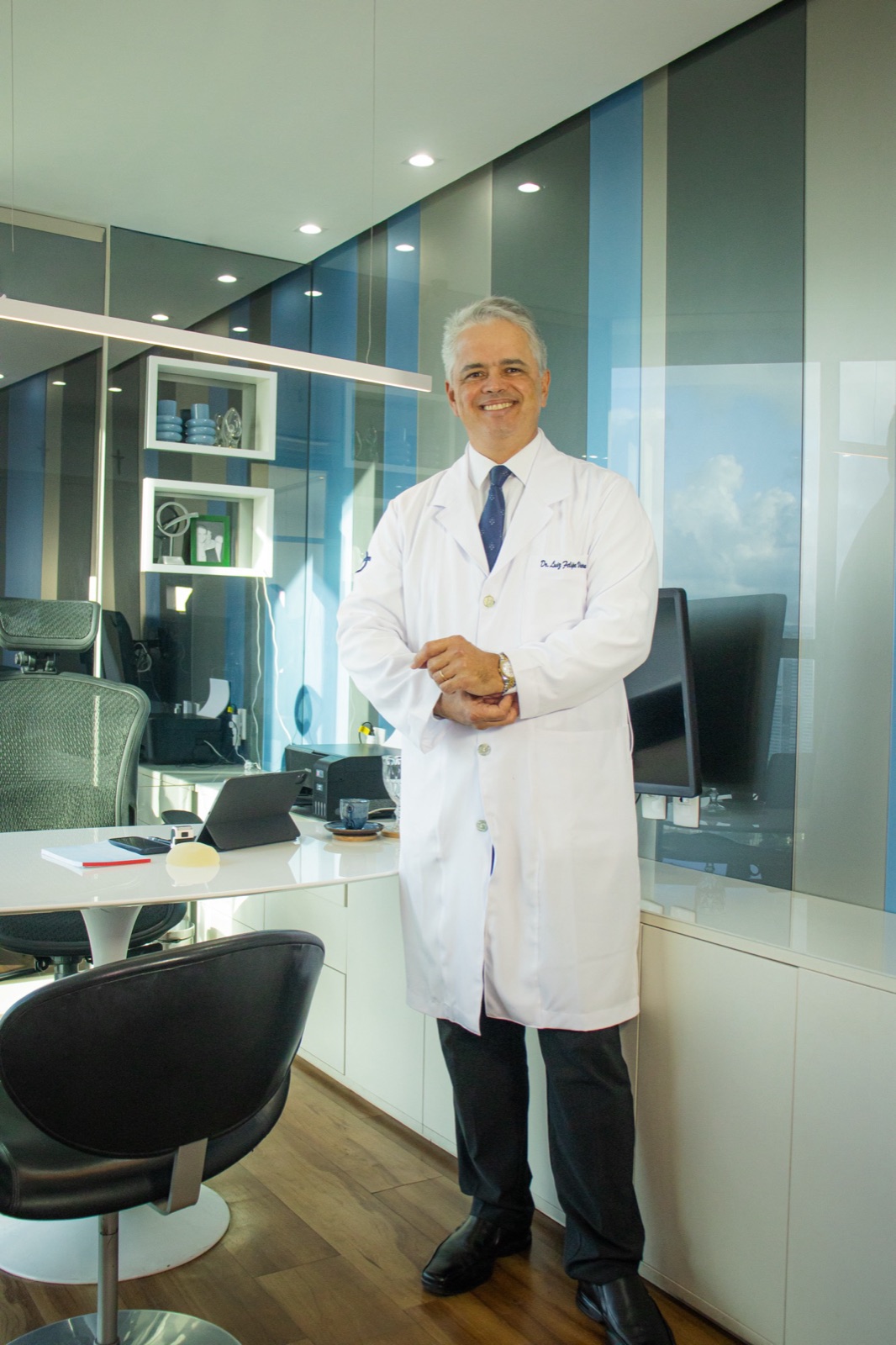 Dr. Luiz Felipe Vieira no consultório